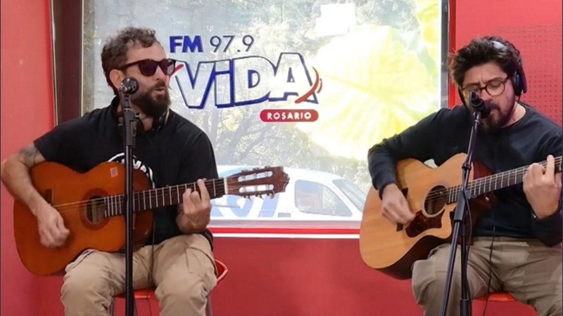 Cielo Razzo en FM Vida.