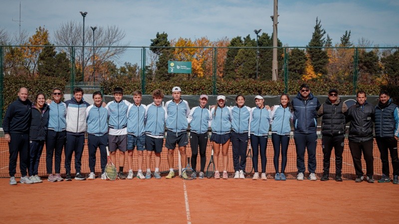 Los seleccionados argentinos de tenis completaron este viernes una nueva jornada de entrenamiento.