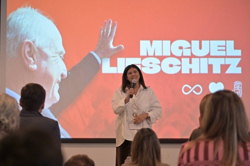 &nbsp;Clara García durante el acto para recordar a Miguel Lifschitz a cinco años de su fallecimiento.