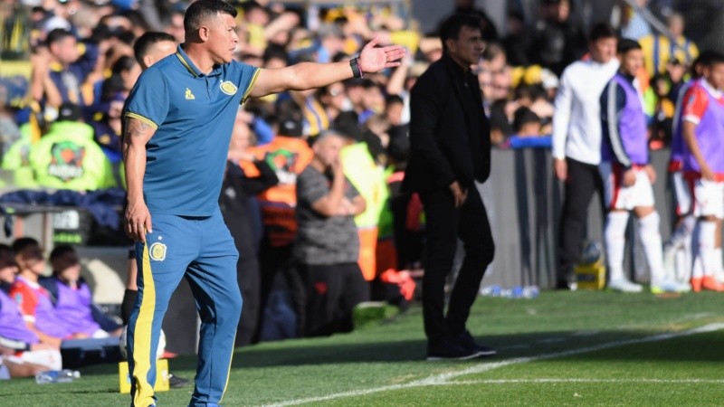 Jorge Almirón vivió a mil el duelo de Central ante Independiente por los octavos de final.