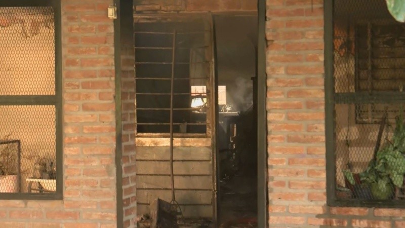 El incendio dejó la casa completamente destruída. (Captura Canal 3)