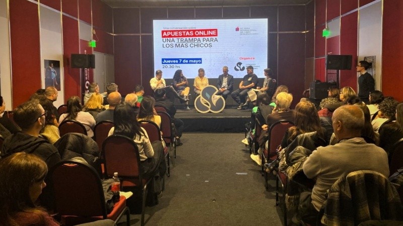 La jornada a sala llena en la Feria del Libro