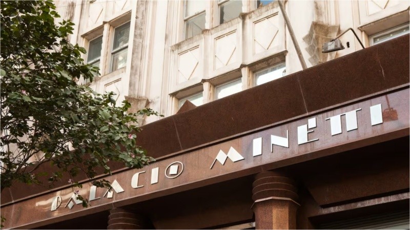 El frente del emblemático Palacio Minetti en Rosario.