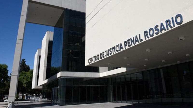 El cirujano afronta un juicio con una pena prevista en prisión de 3 años en ejecución condicional y 10 años de inhabilitación especial para el ejercicio de la profesión.