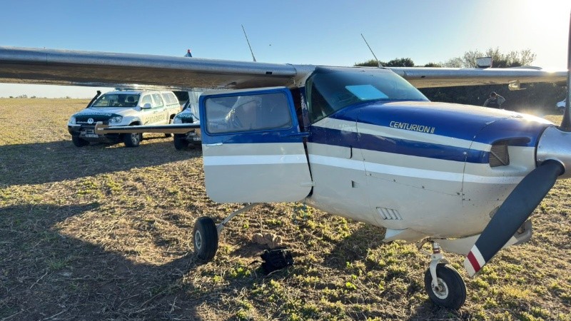 El avión narco secuestrado en la zona rural de Villa Eloísa, a unos 100 km de Rosario