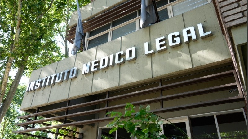 El cuerpo fue enviado al Instituto Médico Legal de Rosario para la realización de la autopsita.