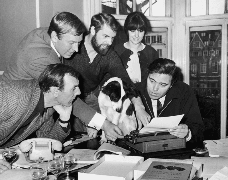 &nbsp;Pickles allí, recibiendo una oferta para participar en una película el día 29. Fotografía: Central Press/Getty Images