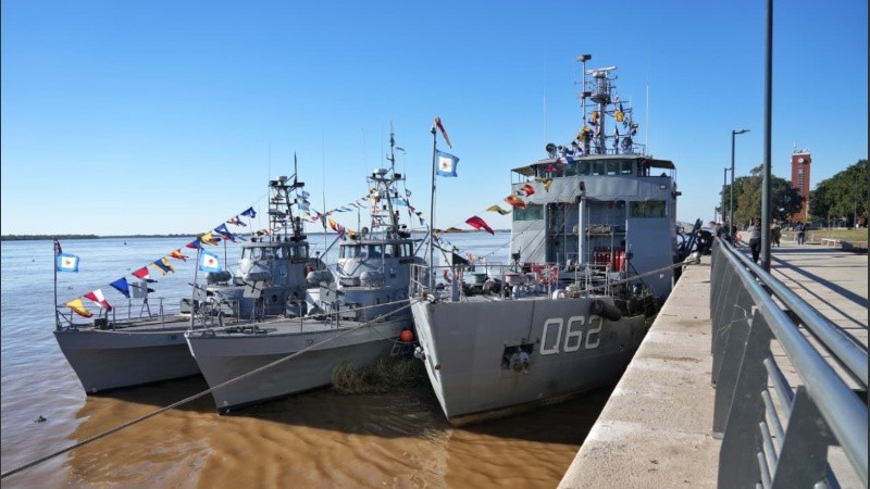 La Armada Argentina ya comenzó en Rosario sus jornadas de puertas abiertas.