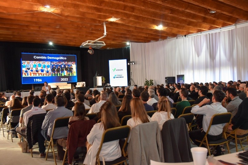 &nbsp;Salón colmado en las primeras jornadas productivas del Centro Industrial de Las Parejas