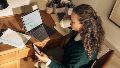 Lanzan un curso gratuito sobre inteligencia artificial y escritura de prompts para docentes de secundaria