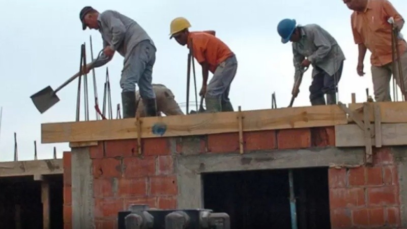 Según el informe del Instituto Gino Germani, el empleo precario avanza en Argentina.