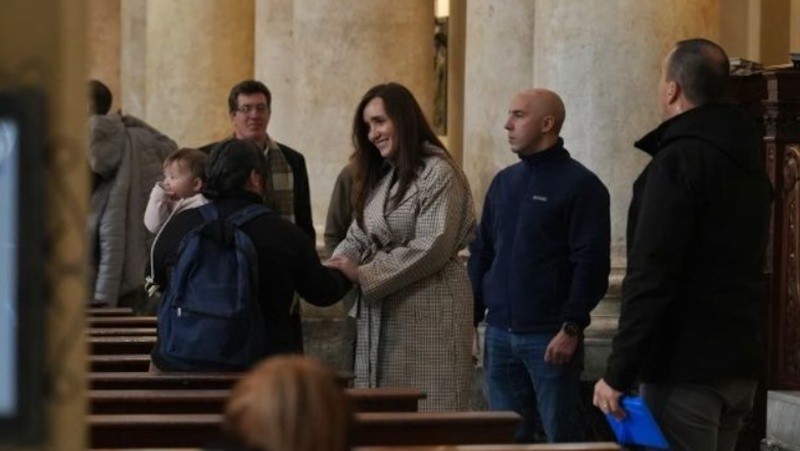 Villarruel saluda a los fieles en la Catedral (Alan Monzón).&nbsp;