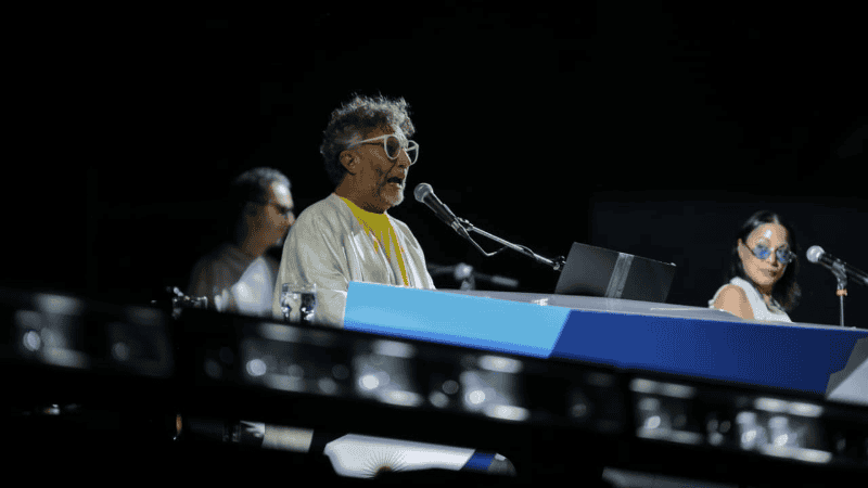 Tras el recital, Fito también agradeció a las artistas que participaron de la puesta en escena. Alan Monzón/Rosario3