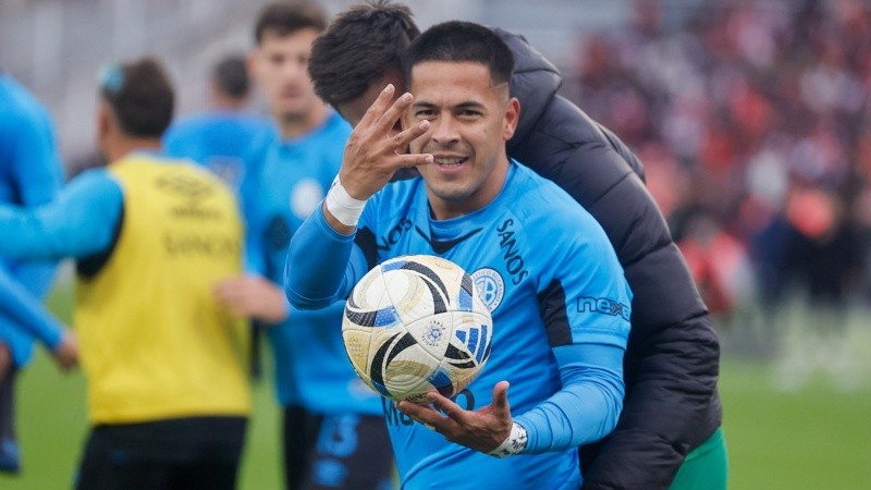 Uvita se convirtió, en un par de minutos, en uno de los jugadores más importantes de la historia de Belgrano, (EFE)