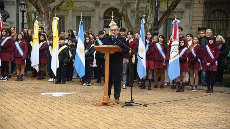 El intendente encabezó el acto por el 25 de Mayo en Rosario.