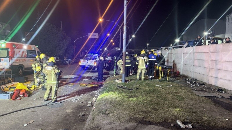 En el lugar montaron un intenso operativo coordinado entre los Bomberos Voluntarios de Pérez y los profesionales médicos del Sies.