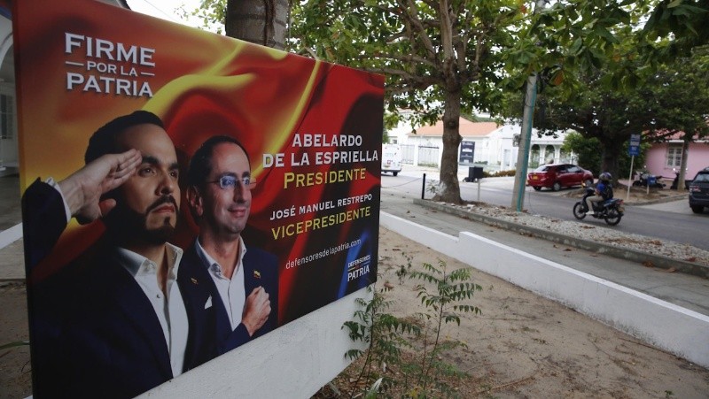 Fotografía que muestra un cartel del candidato a la Presidencia de Colombia Abelardo de la Espriella, este sábado en Barranquilla (Colombia).(EFE)&nbsp;