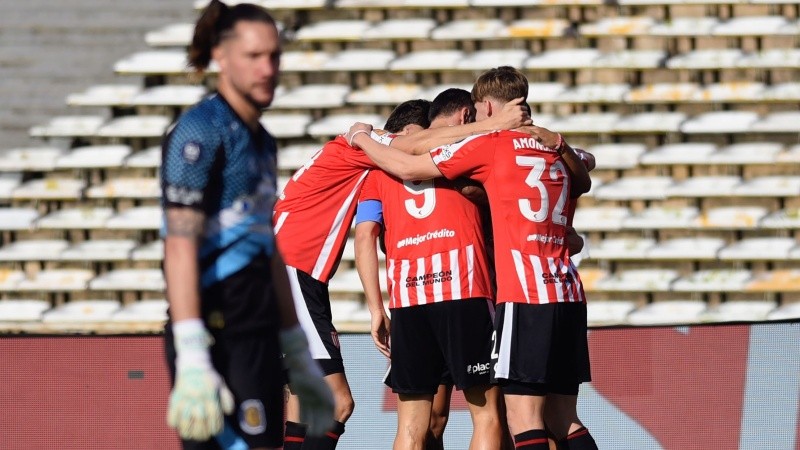 Ledesma no pudo hacer mucho en los goles de un rival que jugó mejor. (FotoBaires)