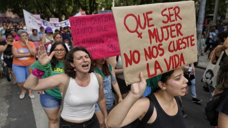 Movilización de mujeres en Rosario por el 25N (Alan Monzón)&nbsp;