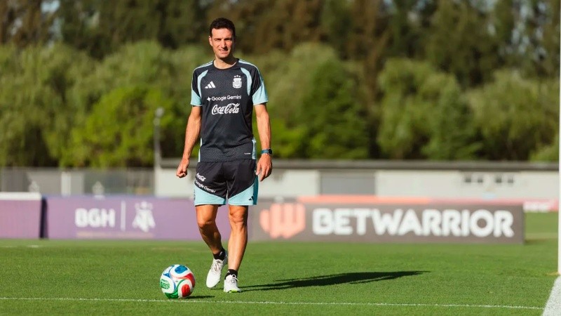 Scaloni sigue a los lesionados en el calor del verano estadounidense