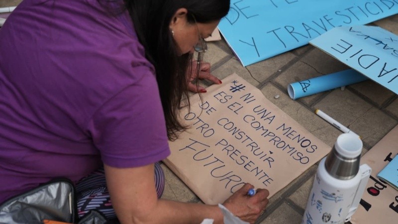 Las calles del centro de Rosario se colmaron este miércoles de mujeres que marcharon bajo el lema Ni Una Menos.