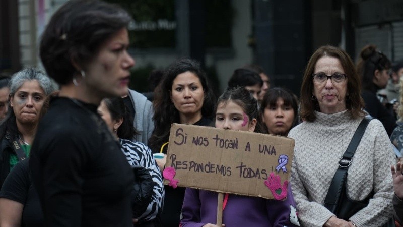 Las calles del centro de Rosario se colmaron este miércoles de mujeres que marcharon bajo el lema Ni Una Menos.