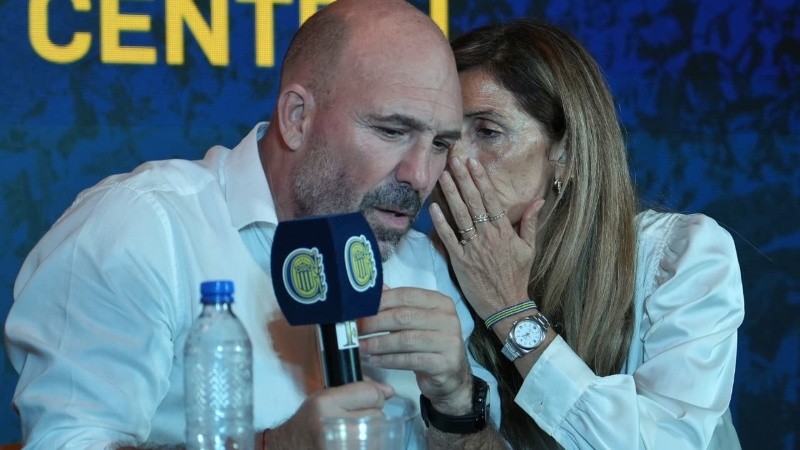 Belloso y Cristinziano en la conferencia de ratificación de Almirón (Alan Monzón/Rosario3)
