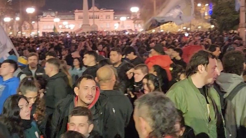 &nbsp;La Plaza de Mayo colmada de gente. (El Tres)