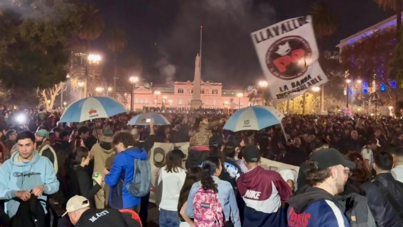 La misa ricotera frente a la Casa Rosada para despedir al Indio Solari. (El Tres)
