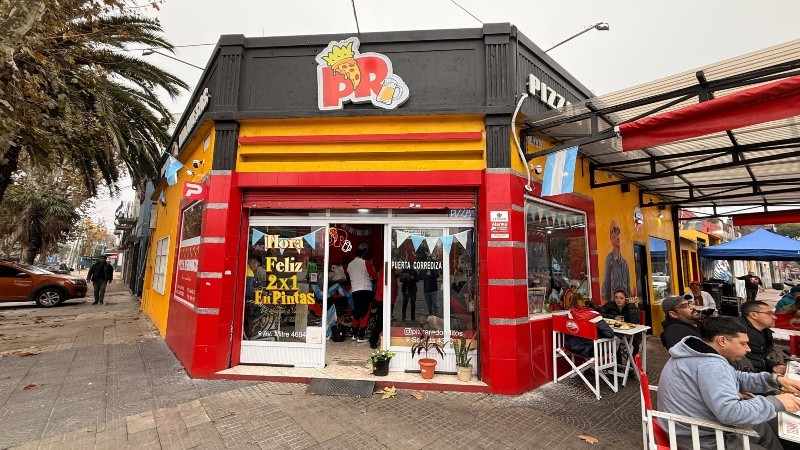 El frente de Pizza Redonditos (PR), antes de que el vallado lo tape. (El Tres)