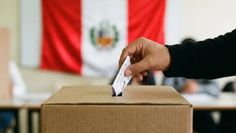 Perú elige a su noveno presidente en 10 años y estrena nuevas reglas políticas.