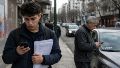Jóvenes y jubilados, ante la misma tensión laboral: falta de empleo y salarios o haberes que no alcanzan.