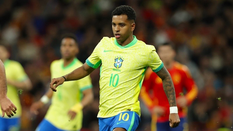 Rodrygo, estrella brasileña del Real Madrid, se rompió los ligamentos cruzados de una rodilla. (CBF)