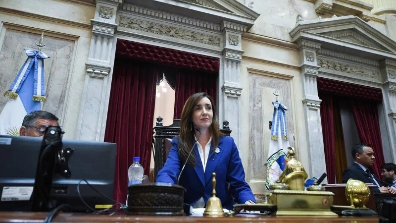 Villarruel, hoy afuera del gobierno, cuestionó las explicaciones del jefe de Gabinete.