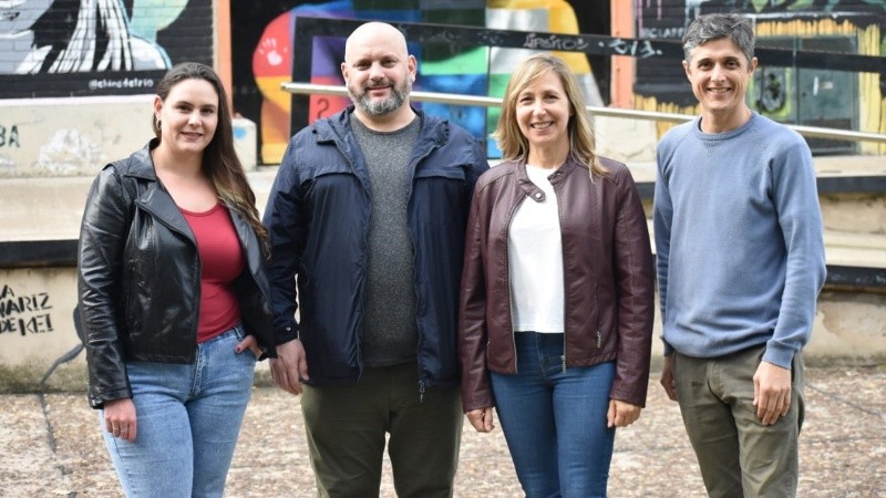 Bregman junto a los dirigentes locales del Frente de Izquierda.