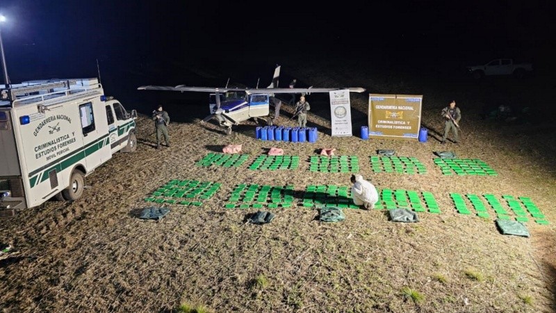 Cerca del aterrizaje cayeron dos pilotos de nacionalidad boliviana.