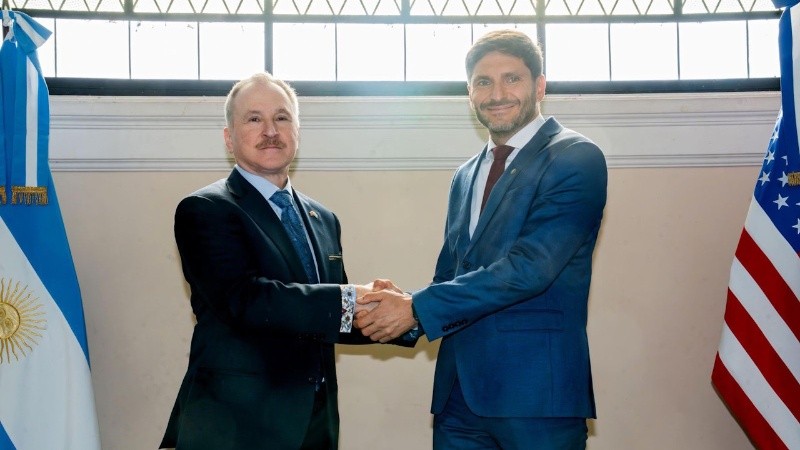 El embajador Lamelas se reunió con el gobernador Pullaro.