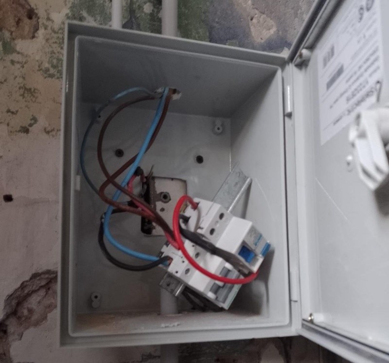 Las&nbsp;instalaciones eléctricas estaban en muy malas condiciones.