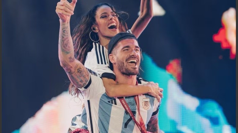 El cruce de redes entre Tini y De Paul.