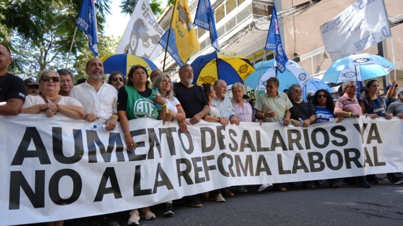 Gremios rosarinos se movilizarán contra el presidente de la Nación el sábado.