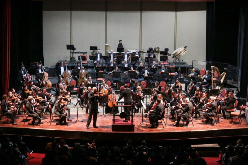 La orquesta dirigida por el maestro Javier Mas con un programa que incluirá obras de Alessio, Piazzolla y Williams. (Foto Santa Fe Cultura)