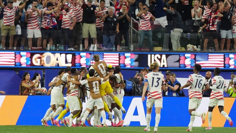 Estados Unidos aplastó a Paraguay en el primer partido de ambos en el grupo (EFE)
