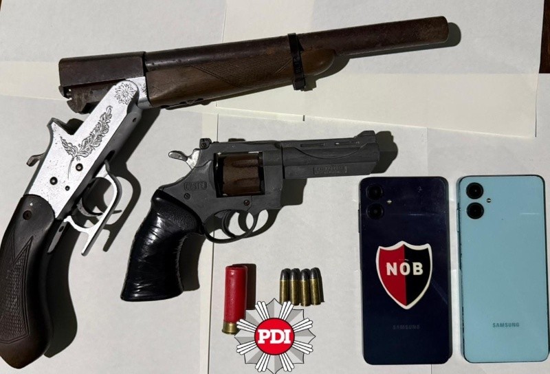 Las armas que la PDI secuestró en VGG.