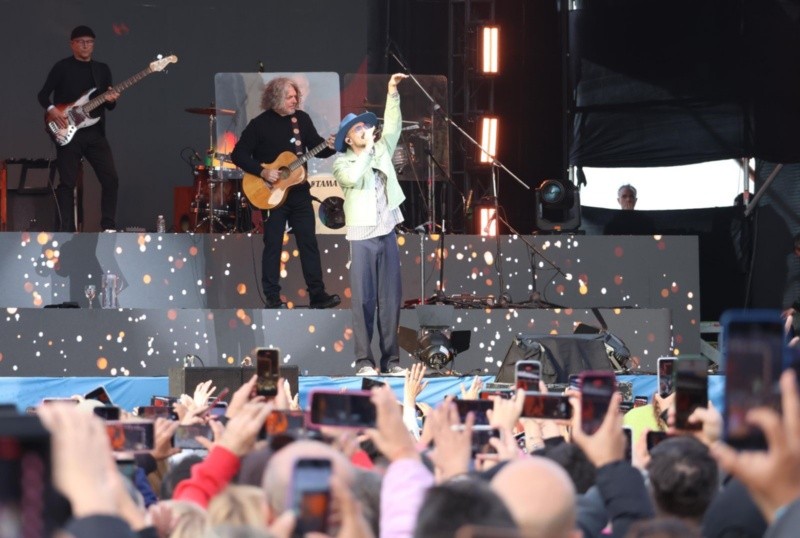 &nbsp;Gran cierre de Abel Pintos con un show popular al pie del Monumento