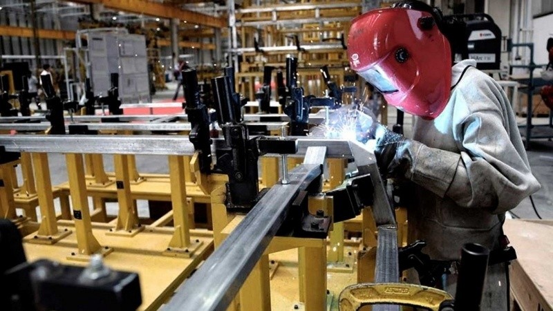 El informe destaca que el impacto es particularmente severo para los pequeños y medianos empleadores.