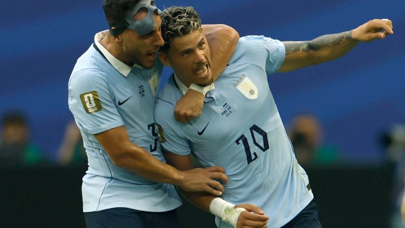 Maximiliano Araújo convirtió el empate para Uruguay ante Cabo Verde en el primer tiempo.