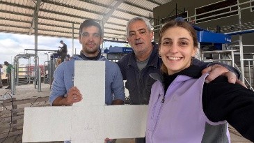 Manuel, Adrián y Rocío: generaciones que tienen pasión por la lechería.