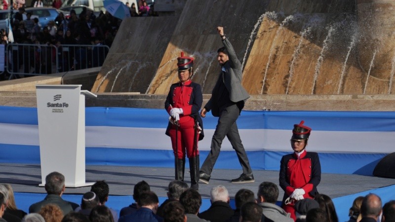 El gobernador Maximiliano Pullaro, este sábado en el Monumento durante el acto por el Día de la Bandera (Alan Monzón/Rosario3).