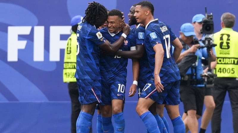 Kiki también está hecho una fiera y su equipo asusta. (EFE)