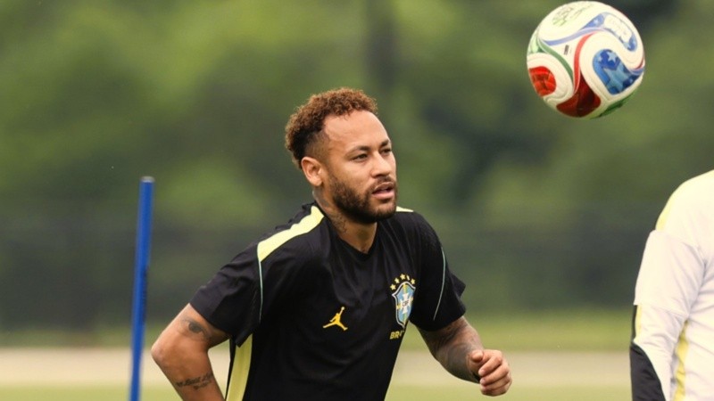 Hasta ahora, al crack brasileño se lo vio en entrenamientos y poco más. (EFE)